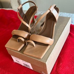 Size 39 (US 8.5) Alohas Asymmetric Straps Leather Sandal